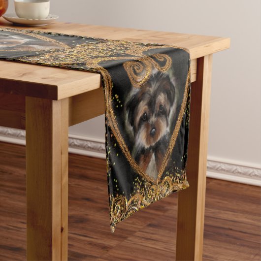Chemin De Table Court Yorkie Poo (In Situ)