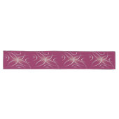 Chemin De Table Long Argent sur magenta (Horizontal)