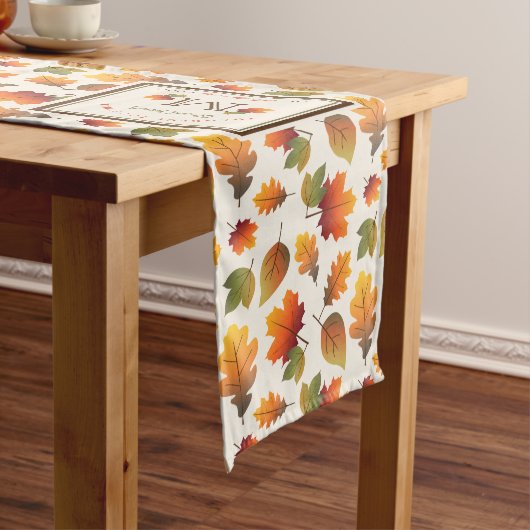Chemin De Table Long Automne/Automne Feuilles Famille Monogramme Action (In Situ)