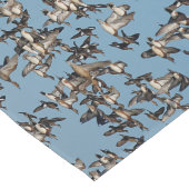 Chemin De Table Long Beaux canards d'hiver en vol (Coin)