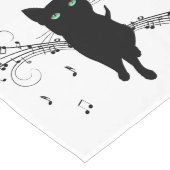 Chemin De Table Long Chat noir entouré de notes de musique murmurantes (Coin)