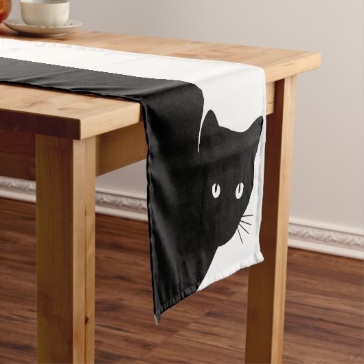 Chemin De Table Long Chat noir rusé (In Situ)