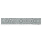 Chemin De Table Long Conception de motif mandala gris et argent (Horizontal)