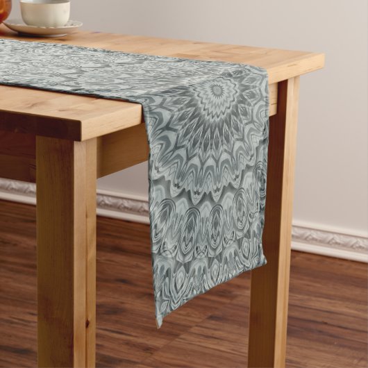 Chemin De Table Long Conception de motif mandala gris et argent (In Situ)