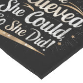 Chemin De Table Long Elle Croyait Qu'Elle Pouvait Faire Ses Études (Coin)