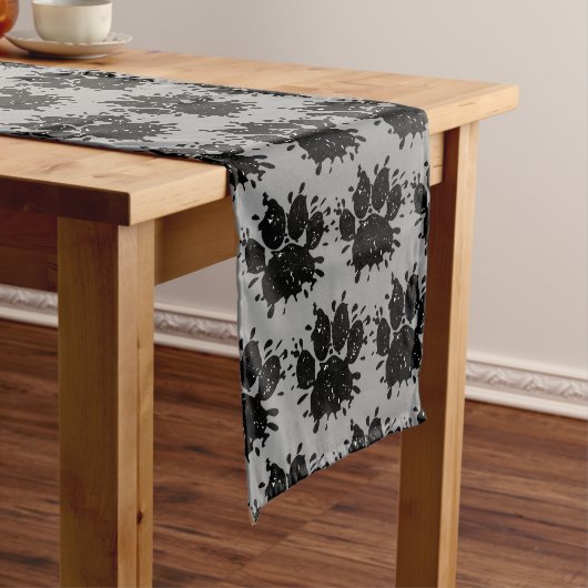 Chemin De Table Long Empreinte de patte Distressed Black Paint Splatter (In Situ)