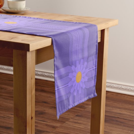 Chemin De Table Long Fleur violette simple sur Cross Modern (In Situ)
