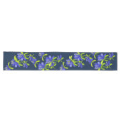 Chemin De Table Long Fleurs d'Iris Indigo Aquarelle Peintes à la main (Horizontal)