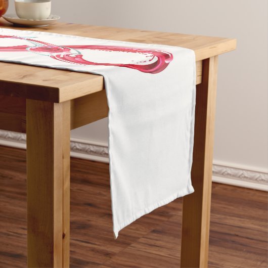 Chemin De Table Long Infini avec du vin rouge (In Situ)