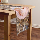 Chemin De Table Long Joli coquillage de mer rose sur la Stony Beach Cus (In Situ)