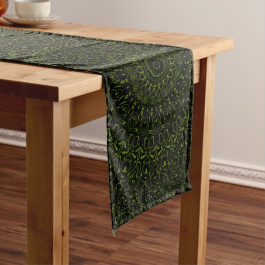 Chemin De Table Long Mandala Vert Avocat avec Symétrie Géométrique (In Situ)