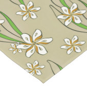 Chemin De Table Long Monogramme blanc floral Beige arrière - plan (Coin)