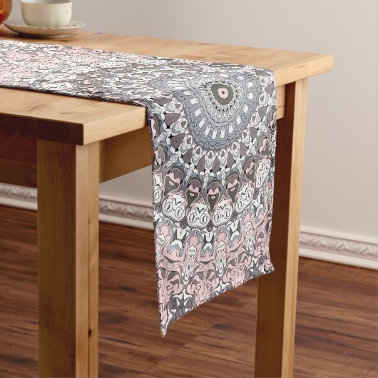 Chemin De Table Long Motif de mandala rose et blanc (In Situ)