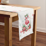 Chemin De Table Long Noël en Flamant rose juillet<br><div class="desc">Envisagez une scène charmante où un délicieux flamant rose, orné d'un chapeau de Père Noël festif, pose gracieusement à côté d'un éventail d'étoiles de mer, de coquillages et de coraux. L'ensemble est baigné d'harmonieuses nuances de vert et de rose, ce qui en fait le motif parfait pour une fête de...</div>