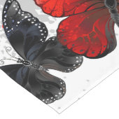 Chemin De Table Long Papillons Morpho Noirs et Rouges en Vol (Coin)