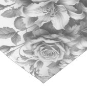 Chemin De Table Long Perfection florale noire et blanche (Coin)