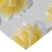 Chemin De Table Long Pétales de rose jaune (Coin)