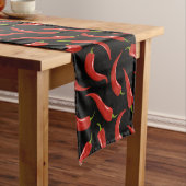 Chemin De Table Long Poivrons rouges sur Black Table Runner (In Situ)