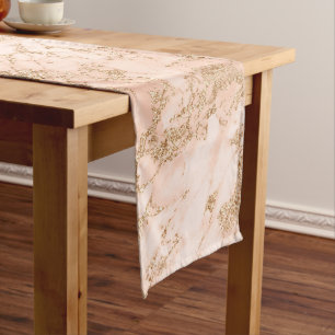 Chemin De Table Long Rose en marbre parties scintillant d'or abstrait