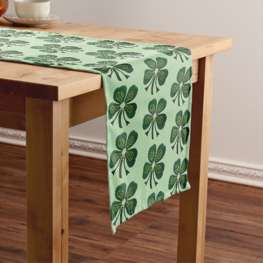 Chemin De Table Long Shamrocks verts 2025 (In Situ)