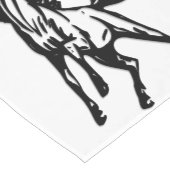 Chemin De Table Long Un cheval sautant fringant dans la nature (Coin)