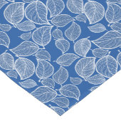 Chemin De Table Moyen Feuilles blancs sur le coureur de table bleue (Coin)