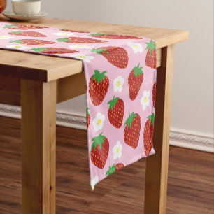 Chemin De Table Moyen Joli motif de fraise sur fond rose