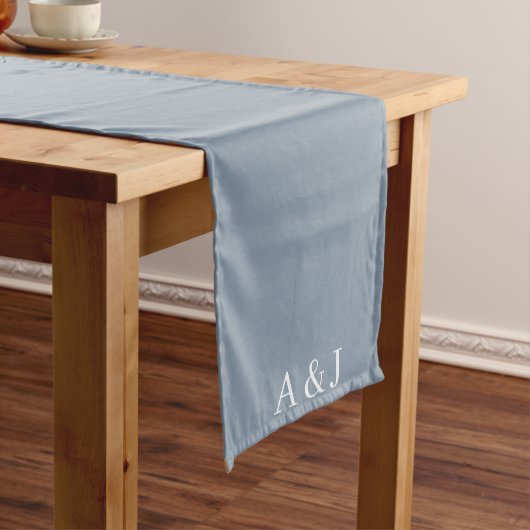 Chemin De Table Moyen Mariage Monogramme bleu Dusty moderne (In Situ)