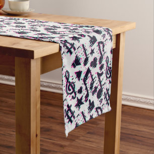 Chemin De Table Moyen Motif de notes musicales et de coeurs déformés