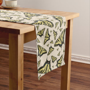 Chemin De Table Moyen Papillons à queue jaune du sud-ouest partout