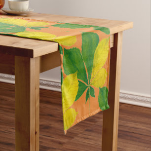 Chemin De Table Moyen 'Rang De Basanti' sur un Runner Table