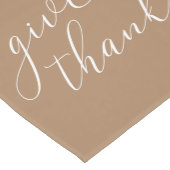 Chemin De Table Moyen Remerciez White Script sur Thanksgiving Brown (Coin)