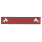 Chemin De Table Moyen Stallion en argent sur rouge (Horizontal)