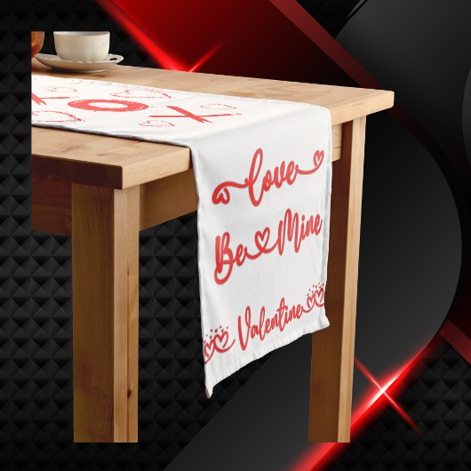 Chemin De Table Moyen XOXO de Saint-Valentin aux coeurs rouges |