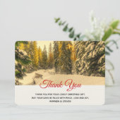 Chemin d'hiver neigeux avec pins Merci (Debout devant)