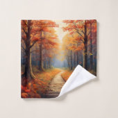 Chemin forestier d'automne avec un feuillage d'aut (Gant de toilette)