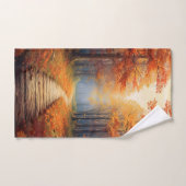 Chemin forestier d'automne avec un feuillage d'aut (Serviette à main)