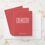 Chemise Dossier Moderne Rouge Personnalisé École Chimie<br><div class="desc">Gardez vos notes de classe et vos affectations organisées en style avec ce dossier de chimie rouge personnalisable. Doté d'une typographie moderne et audacieuse et d'une option de nom personnalisée, ce dossier est parfait pour les élèves qui cherchent à ajouter une touche académique élégante à leurs fournitures scolaires. Que vous...</div>