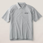 Chemise Polo Classique Mens Groom<br><div class="desc">Cette belle polo classique pour la Groom est montrée dans la couleur gris bruyant avec des lettres brodées noires. Customisez cet objet ou achetez comme indiqué.</div>