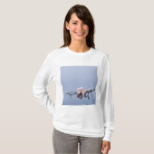 Cherry-bloesems op water t-shirt (Voorkant volledig)