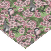 Cherry blossom and chickadees on green tafelkleed (Gekanteld)