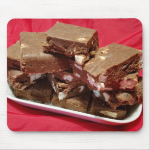 Cherry Chocolate Marshmallow Fudge op een Bord Muismat