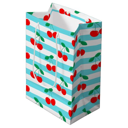 Cherry Stripe Pattern – Retro Fruit Gift & Decor Medium Cadeauzakje (Voorkant Gekanteld)
