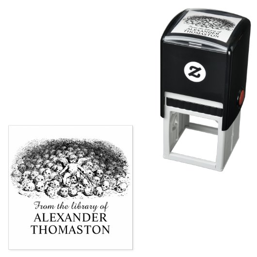 Cherubijn Engel op stapel schedels bibliotheek boe Zelfinktende Stempel (In situ)