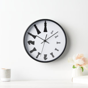 Chess pieces grande horloge