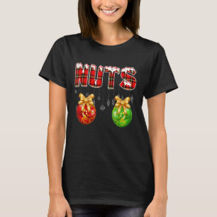 Chest Nuts met kerstcadeaus voor koeskoeken Xm T-shirt