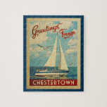 Chestertown Jigsaw Puzzle Voilier Retro Maryland<br><div class="desc">Ce Salutations de Chestertown Maryland design nautique de voyage vintage comprend un bateau naviguant sur l'eau avec des mouettes et un ciel bleu rempli de somptueux nuages blancs bouffants.</div>