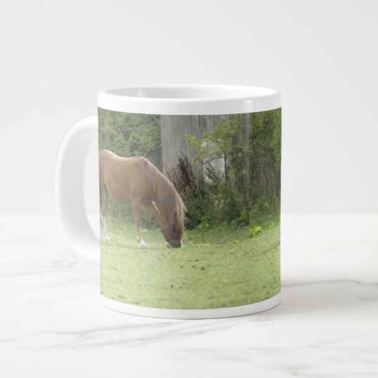 Chestnut Brown Cheval Pâturage Mug (Devant gauche)