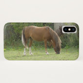 Chestnut Brown Horse Grazing iPhone Case (Achterkant (horizontaal))