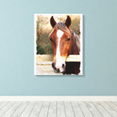CHESTNUT HORSE CANVAS AFDRUK (Insitu (Houten vloer))